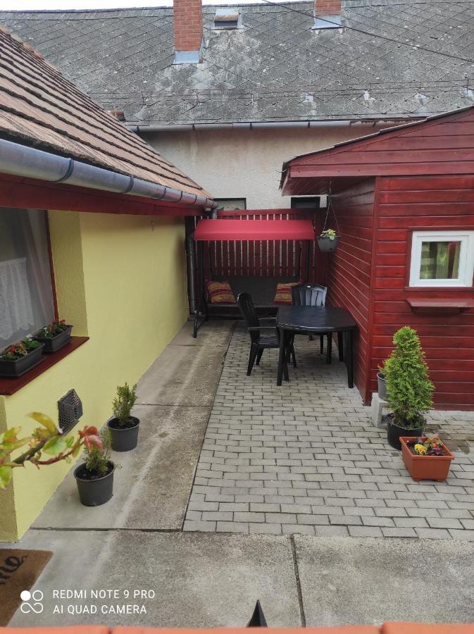 Kis Apartmanhaz Balatonfured Exterior photo
