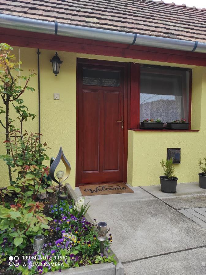Kis Apartmanhaz Balatonfured Exterior photo