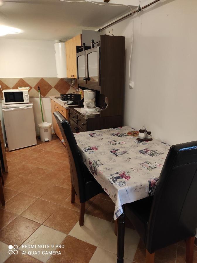 Kis Apartmanhaz Balatonfured Exterior photo